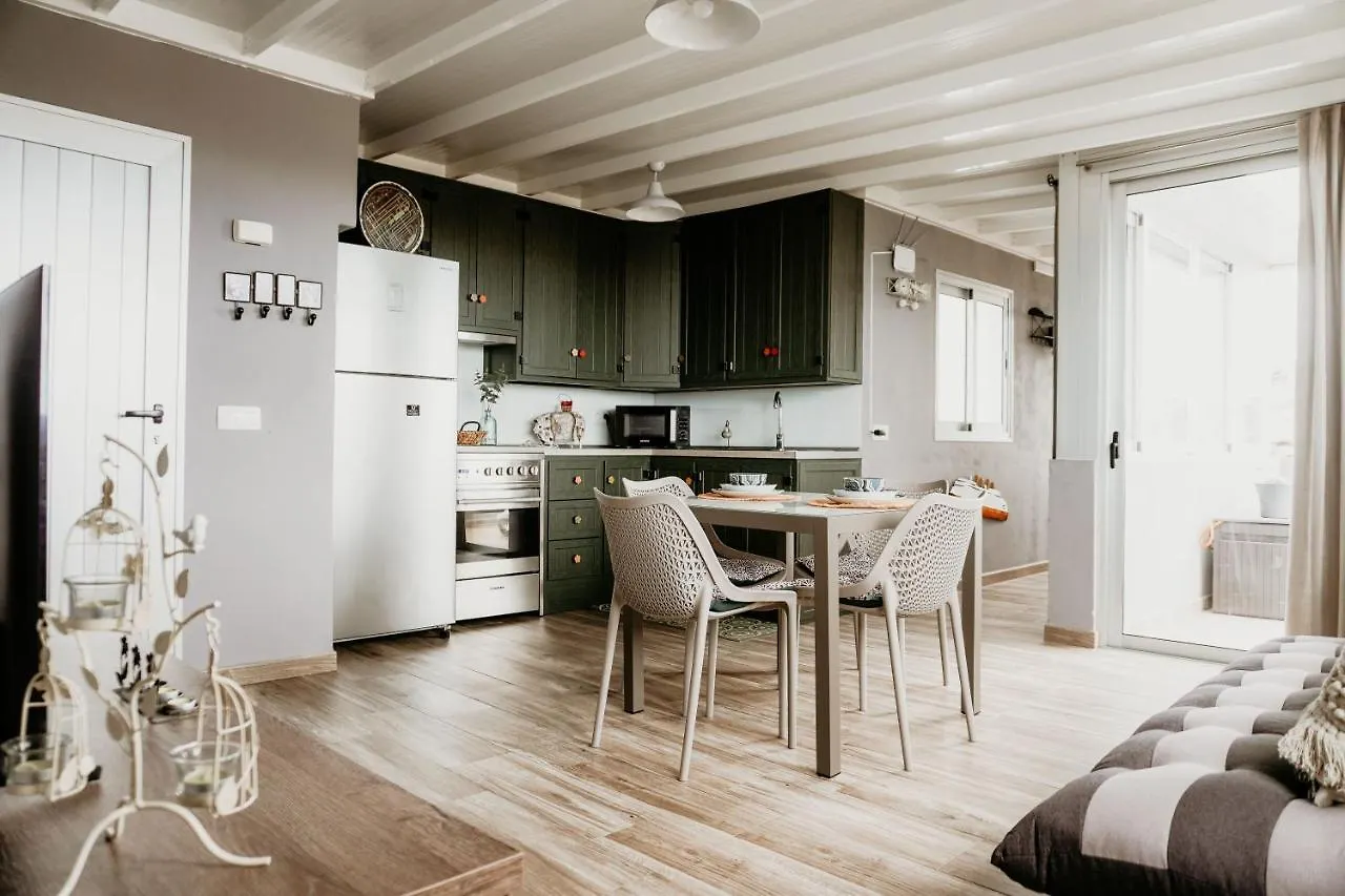 Casa Lara, Las Maretas Arico 0*,